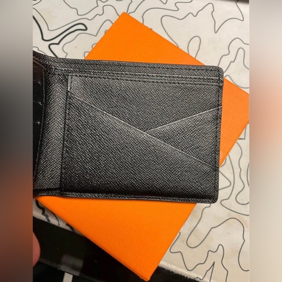 Got it as a gift running short on some cash ..never used - Picture 2 of 6